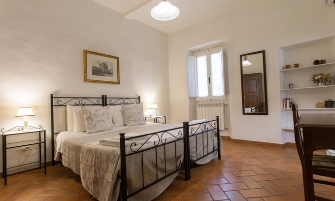 Prato Apartment | Datini Apartment in Tuscany (2 room 4 people - WIFI - TERRACE - GARAGE)