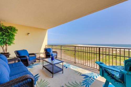 Dauphin Island Apartment | Dauphin Island Condo in Holiday Isle with Balcony!