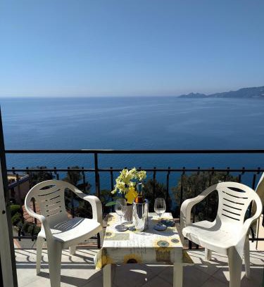 Zoagli Apartment | DAVANTI AL MARE, FRA PORTOFINO E LE 5 TERRE - IN FRONT Of THE SEA, BETWEEN PORTOFINO AND THE 5 TERRE