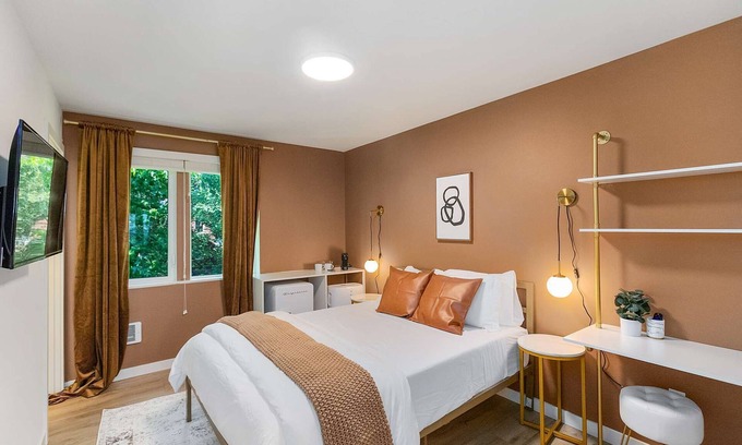 Minor House | Dave's Sweet Suite - 84 Walkscore!