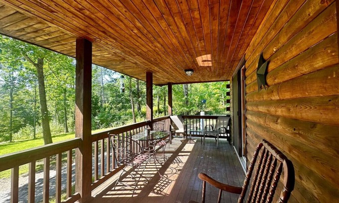 Bristol Cabin | David Brown`s Mountain Retreat- 2bed/2bath -Cabin