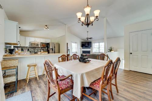 Weyers Cave House | Day Trip to Shenandoah NP Movie Night-Ready Home