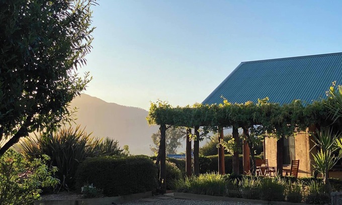 Tawonga House | Daybreak Lodge | High Country Earthen Escape