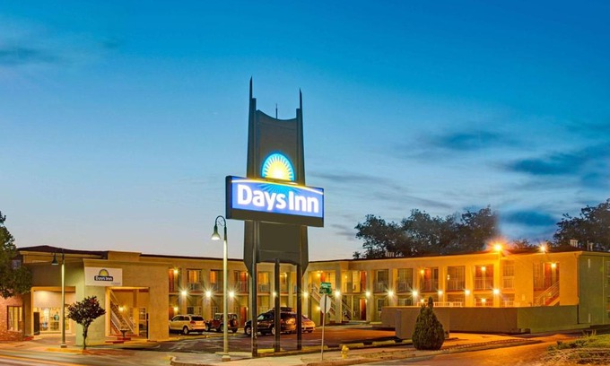 Huning Highland Historic District Hotel | Days Inn by Wyndham Albuquerque Downtown