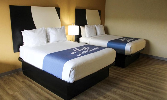 Orchard District Hotel | Days Inn by Wyndham Bend