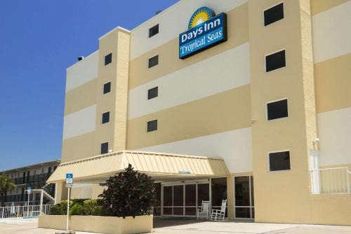 Van Valzah Hotel | Days Inn by Wyndham Daytona Oceanfront