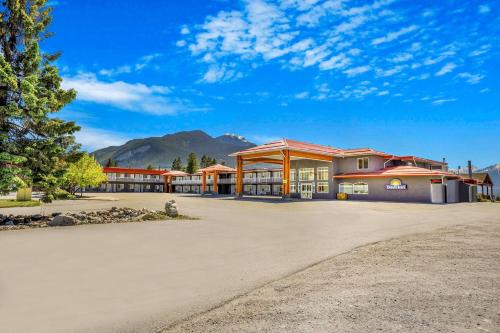 Golden Hotel | Days Inn by Wyndham Golden