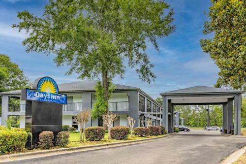 Northwest Pensacola Hotel | Days Inn by Wyndham Pensacola I-10
