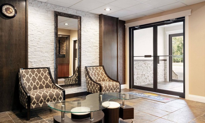 Sylvan Lake Hotel | Days Inn by Wyndham Sylvan Lake