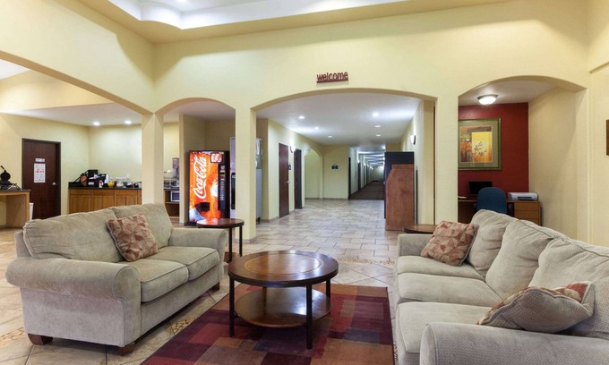 Southside Hotel | Days Inn by Wyndham San Antonio at Palo Alto