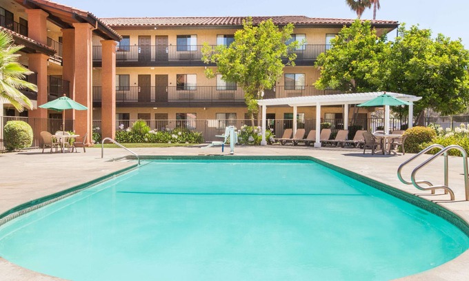 Milpitas Hotel | Days Inn by Wyndham San Jose Airport