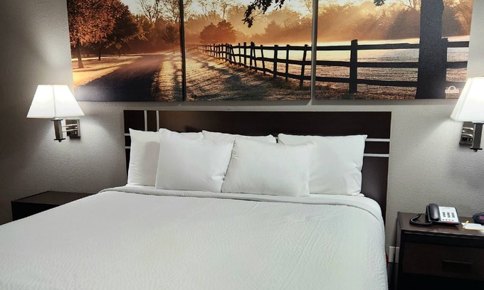 Sulphur Hotel | Days Inn by Wyndham Sulphur LA