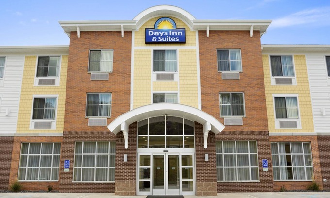 Caldwell Hotel | Days Inn & Suites by Wyndham Caldwell