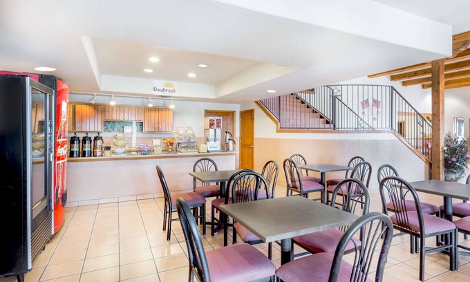 Lordsburg Hotel | Days Inn & Suites by Wyndham Lordsburg