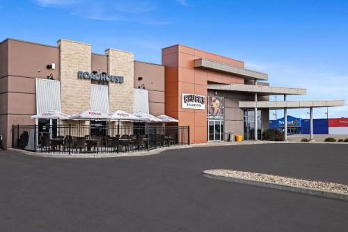 Winkler Hotel | Days Inn & Suites by Wyndham Winkler
