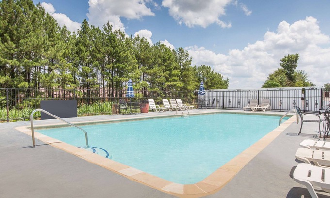 Marshall Hotel | Days Inn & Suites by Wyndham Marshall