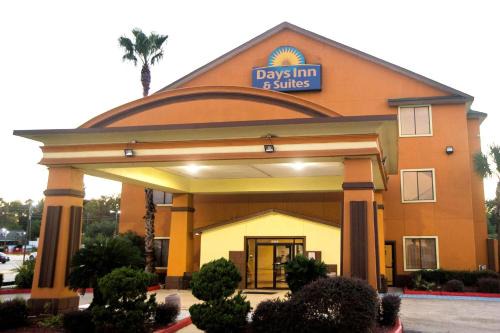 Greater Greenspoint Hotel | Days Inn & Suites by Wyndham Houston North/Aldine