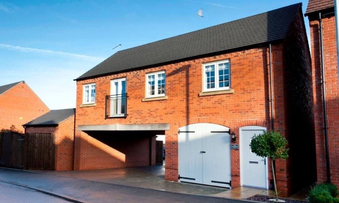 Castle Donington Apartment | DBS Serviced Apartments - The Coach House
