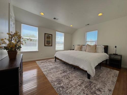 Jefferson Manor House | DC Suburb Home with Parking Near Metro DC