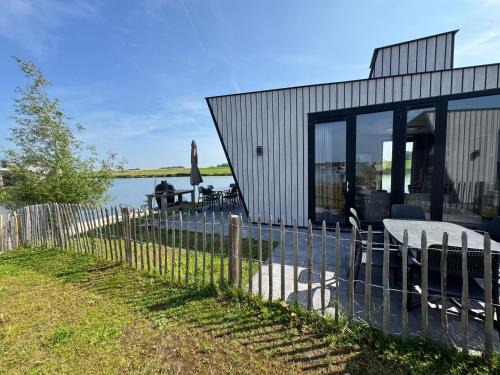 Municipality of Kampen House | De IJssel Eilanden Chalet Laguna Kampen mit Zaun Nr 754