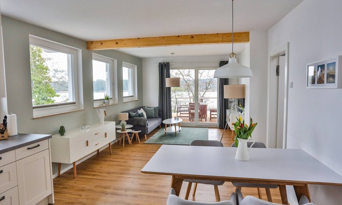 Koenigs Wusterhausen Apartment | Apartment 'Groß 55qm' with Lake View, Private Terrace and Wi-Fi