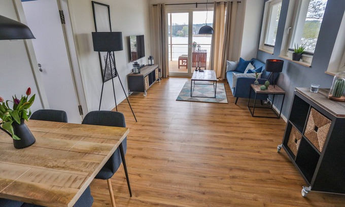 Koenigs Wusterhausen Apartment | Apartment 'Klein' with Lake View, Private Terrace and Wi-Fi