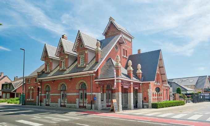 Brecht Hotel | De Statie