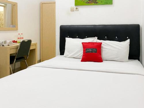 Patrang Hotel | De Zity Syariah RedPartner Near Alun Alun Jember