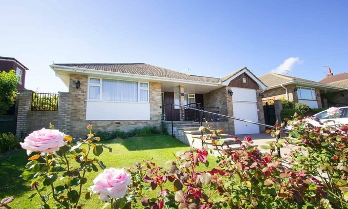 Rottingdean House | Dean Court Garden|Parking|by Brighton Holiday Lets