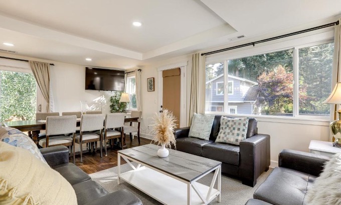 Education Hill House | Deck and Game Room Redmond Home about 17 Mi to Seattle