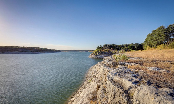 Temple House | Deck + Cliffside Belton Lake Views: Temple Retreat