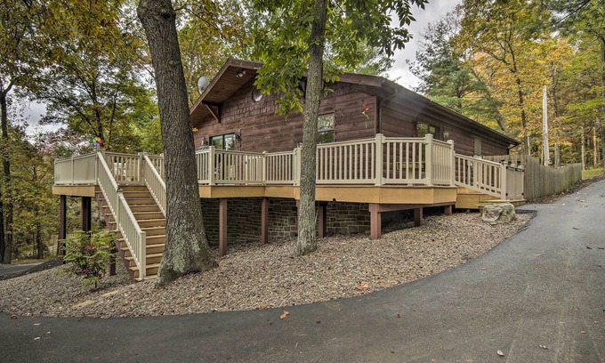James Creek Cottage | Deck w/Private Hot Tub: Lakefront Raystown Cabin!