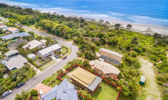 Pottsville House | Deckhouse Surfside by Kingscliff Accommodation
