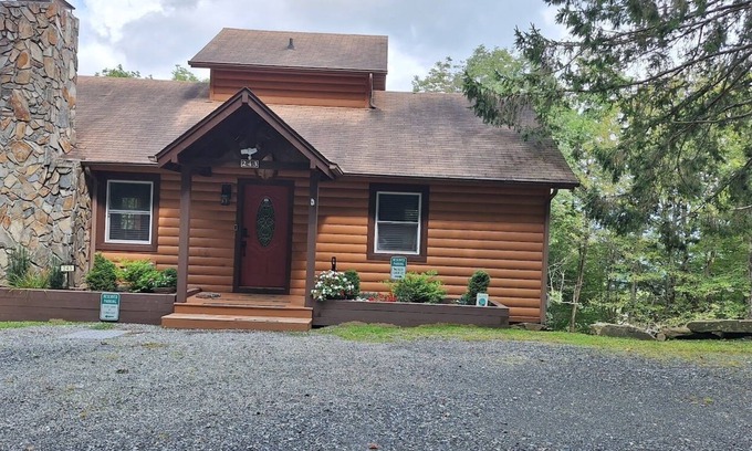 Blowing Rock Cabin | Deer Cabin 2 at Ski mountain blowing rock nc