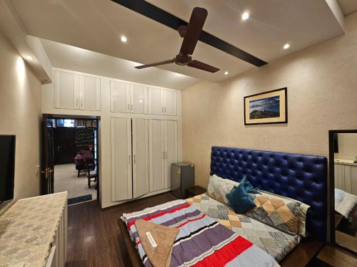 Safdarjung Enclave Bed & Breakfast | DEER PARK LUXURY HOMESTAY (Safdarjang Enclave)