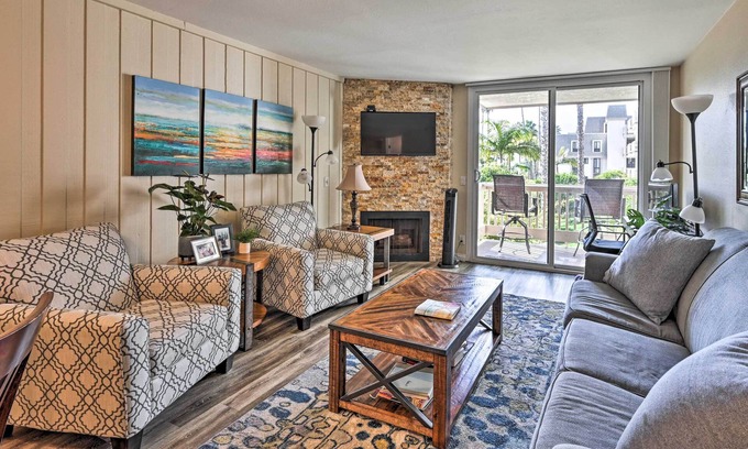 Townsite Condo | 'Deja Blue' Oceanside Condo on Beach w/Pools!