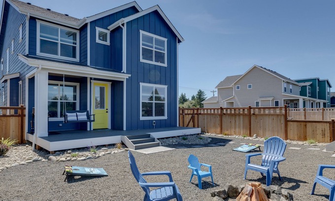 Ocean Shores House | Deja Blue - Pet-friendly, Waterfront Cottage at Oyhut Bay Seaside Village