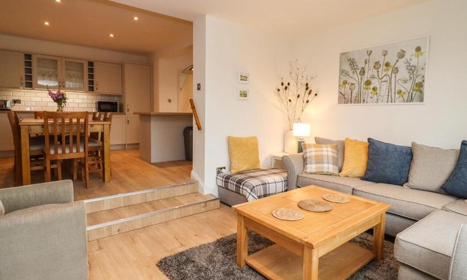 Bishop's Cleeve House | Delabere Road