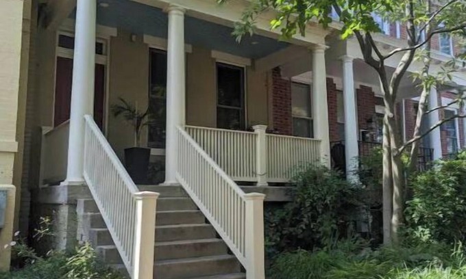 Capitol Hill Apartment | Delightful 1 bdrm/2 bed in center of Capitol Hill.