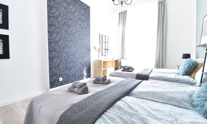 Nepszinhaz negyed Apartment | Delightful 4 bedroom apartment with AC in Budapest