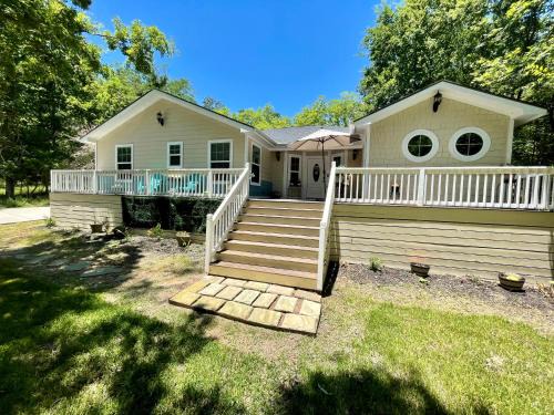 Cape Royale Villa | delightful 4-bedroom house in Coldspring Texas