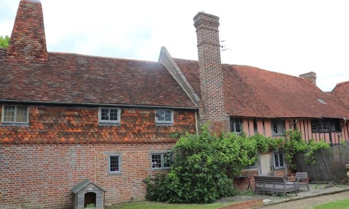 Edenbridge House | Delightful 4BD Home full of Flair Edenbridge Kent