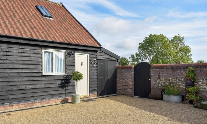 Weybread Cottage | Delightful barn with lovely views over the miniature ponies.