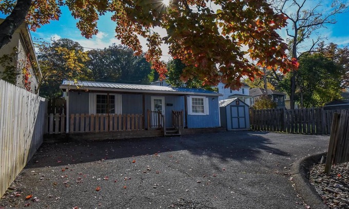 LaVale Cottage | Delightful cottage with WiFi in La Vale