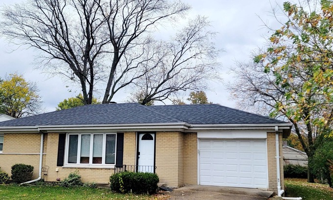 Glenview House | Delightful Cozy Home, 2 Bedroom, 1 full Bath, Conveniently located.