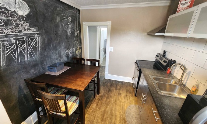 Thunder Bay Apartment | Delightful Dufferin Street Apartment
