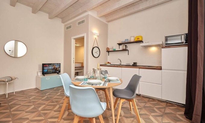 Desenzano del Garda City Centre Apartment | Delightful apartment in the historic center of Desenzano for 4 people.