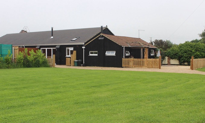 Alderholt Cottage | Delightful luxury rustic barn conversion nr New Forest & south coast.Sleeps 2/4