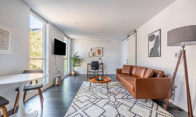 Overlook Apartment | Delightful Overlook 1BR w/W/D, nr Coffee, Zoo & Hiking, by Blueground