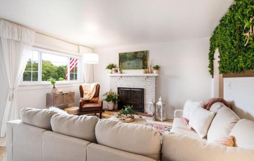 Saxonburg House | Delightful & Well Provisioned Home in Ideal Local